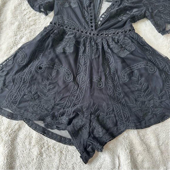 Lace romper with back zipper - Picture 3 of 8